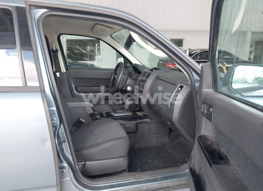 Photo 5 of 2010 Mazda Tribute I SPORT (VIN 4F2CY9C77AKM08942)