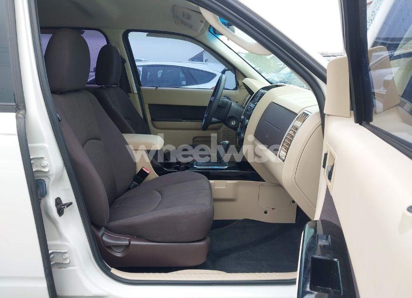 Photo 5 of 2009 Mazda Tribute I SPORT (VIN 4F2CZ02759KM01753)