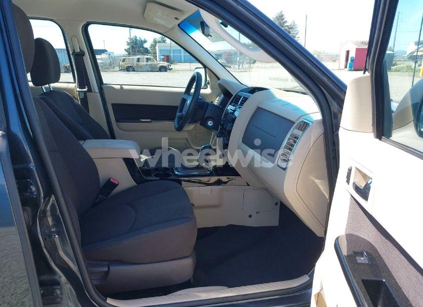 Photo 5 of 2009 Mazda Tribute I SPORT (VIN 4F2CZ02779KM08882)