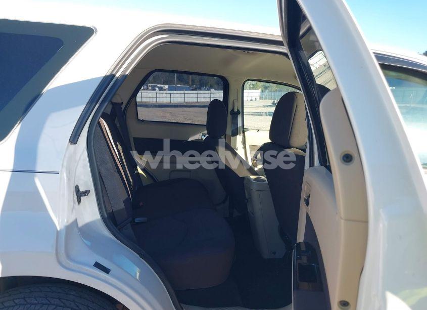 Photo 8 of 2009 Mazda Tribute I SPORT (VIN 4F2CZ02789KM04923)