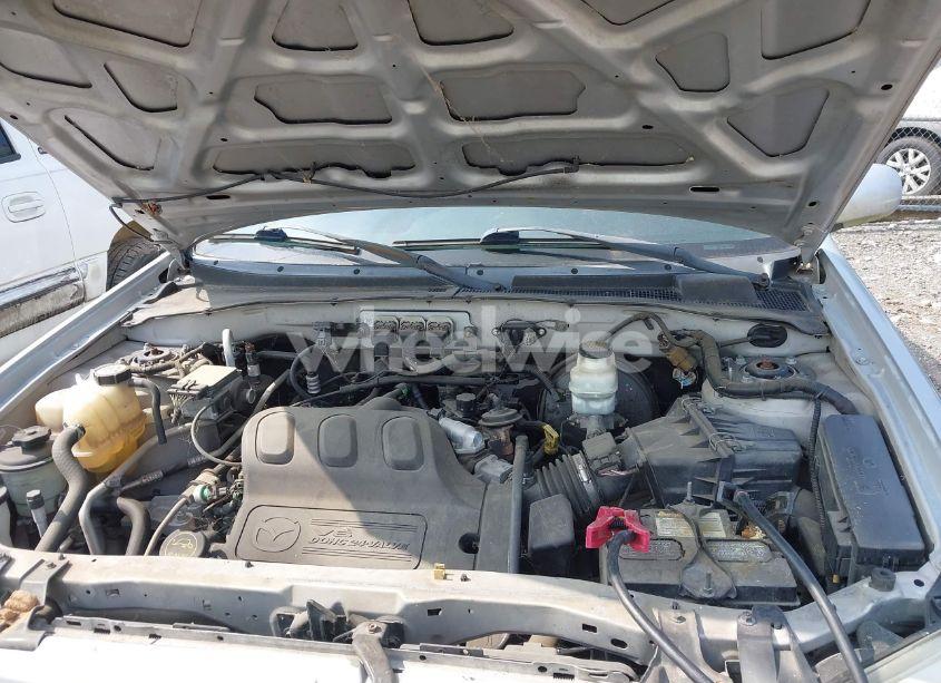 Photo 10 of 2005 Mazda Tribute S (VIN 4F2CZ04145KM31796)