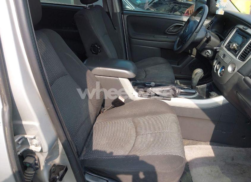 Photo 5 of 2005 Mazda Tribute S (VIN 4F2CZ04145KM31796)