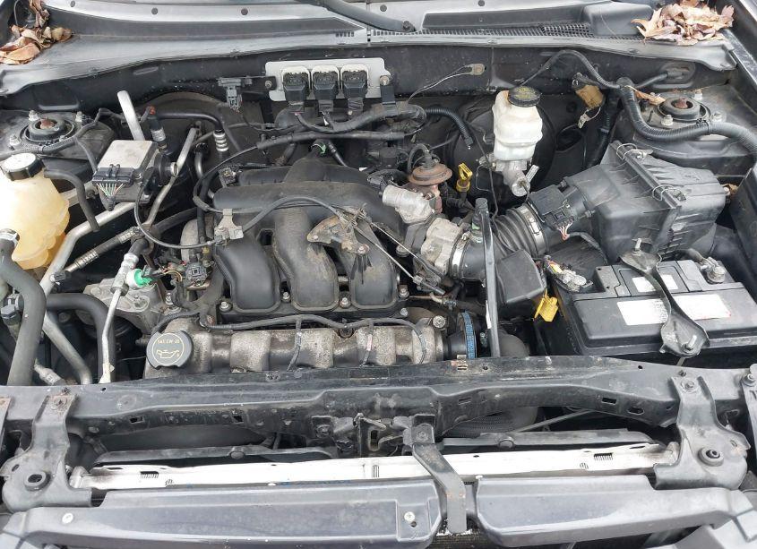 Photo 10 of 2005 Mazda Tribute S (VIN 4F2CZ04165KM52780)