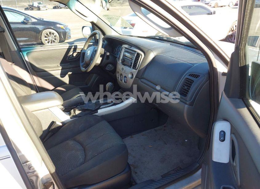 Photo 5 of 2005 Mazda Tribute S (VIN 4F2CZ04185KM35933)