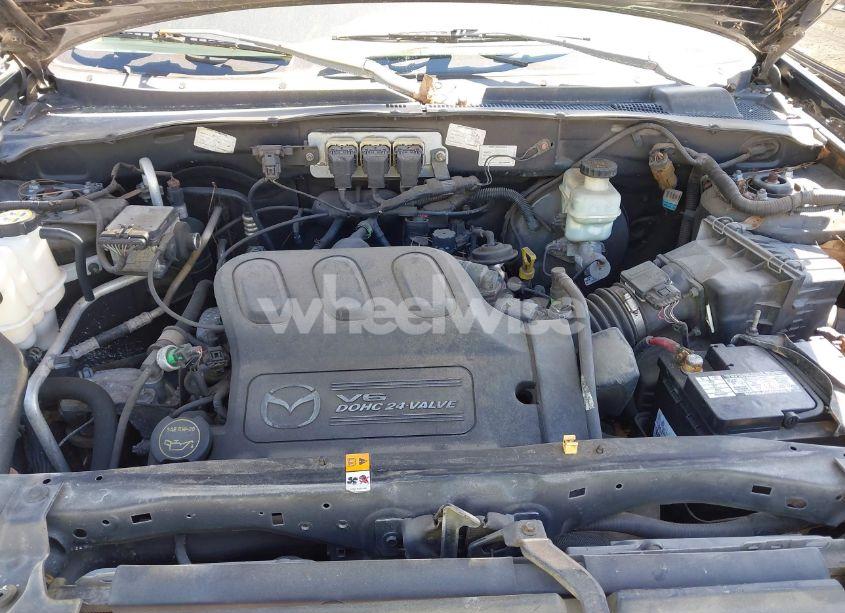 Photo 10 of 2005 Mazda Tribute S (VIN 4F2CZ96105KM00563)