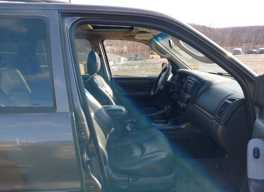 Photo 5 of 2005 Mazda Tribute S (VIN 4F2CZ96165KM07114)