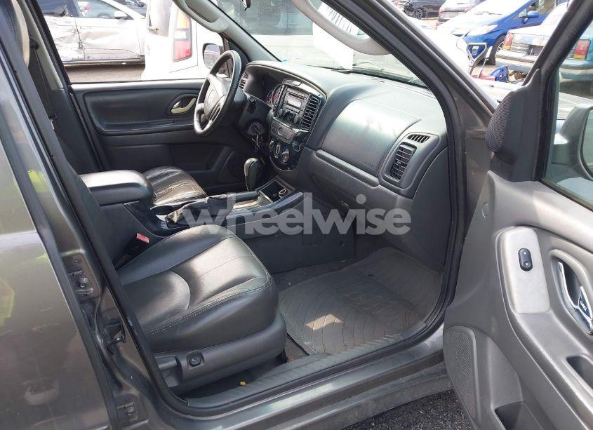 Photo 5 of 2005 Mazda Tribute S (VIN 4F2CZ96195KM38664)