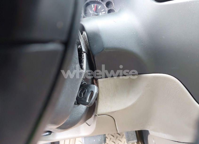 Photo 11 of 2002 Mazda Tribute LX/ES (VIN 4F2YU08132KM28107)