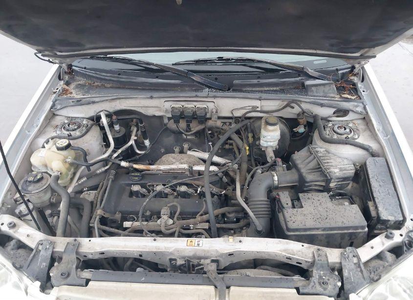 Photo 10 of 2005 Mazda Tribute I (VIN 4F2YZ02Z25KM35165)