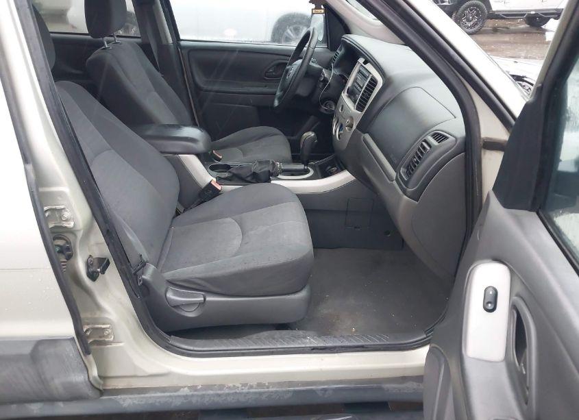 Photo 5 of 2005 Mazda Tribute I (VIN 4F2YZ02Z25KM35165)