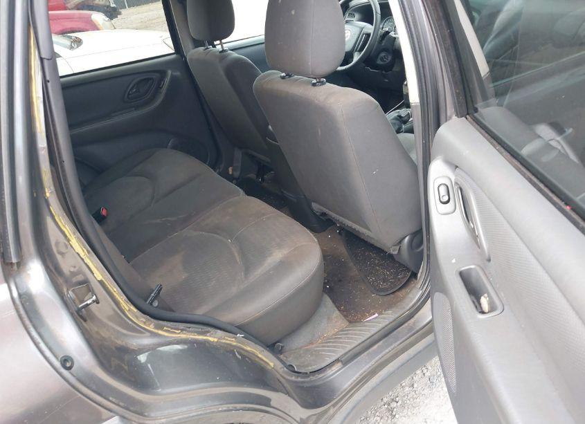 Photo 8 of 2005 Mazda Tribute I (VIN 4F2YZ02Z35KM06368)