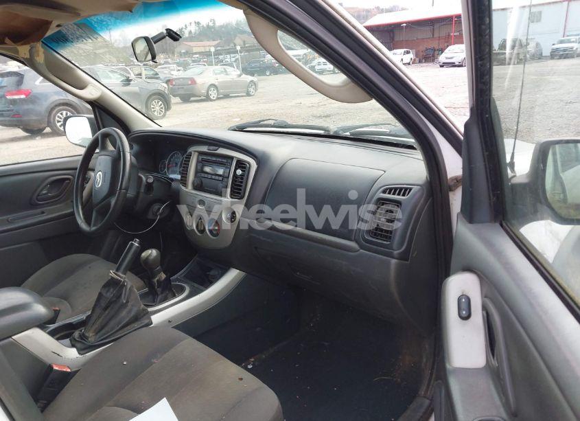 Photo 5 of 2005 Mazda Tribute I (VIN 4F2YZ02Z35KM43193)