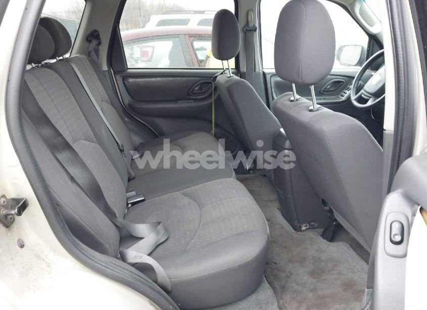 Photo 8 of 2005 Mazda Tribute I (VIN 4F2YZ02Z35KM57658)