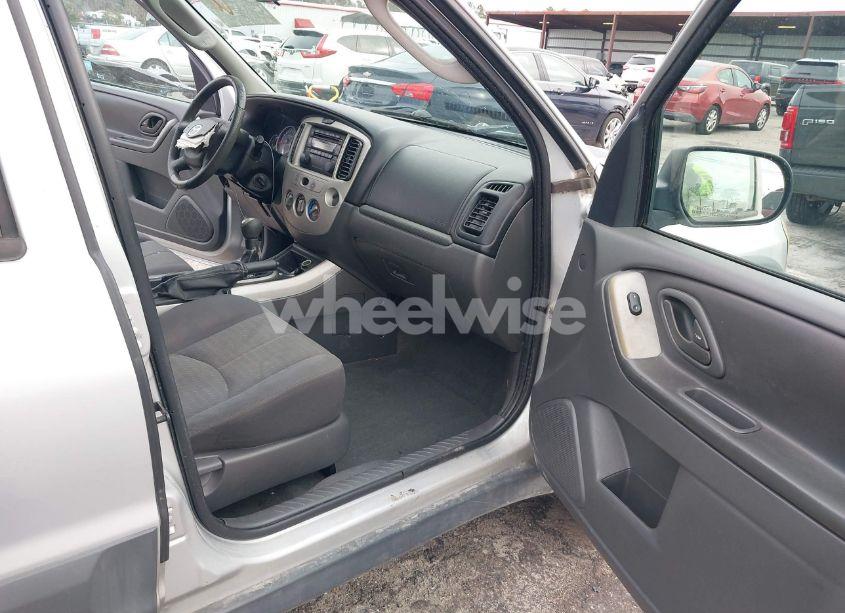 Photo 5 of 2006 Mazda Tribute I (VIN 4F2YZ02Z46KM27439)