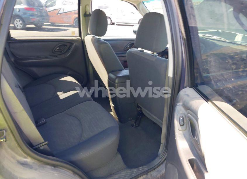 Photo 8 of 2005 Mazda Tribute I (VIN 4F2YZ02Z55KM31269)