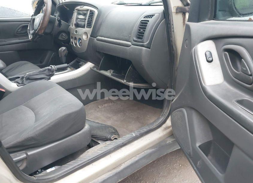 Photo 5 of 2005 Mazda Tribute I (VIN 4F2YZ02Z75KM36490)