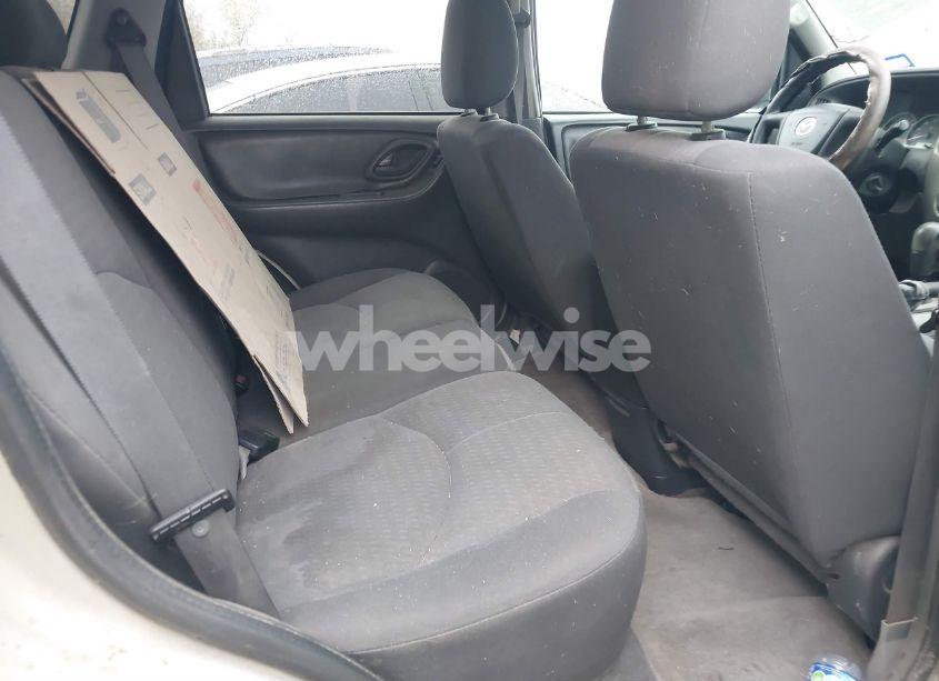 Photo 8 of 2005 Mazda Tribute I (VIN 4F2YZ02Z75KM36490)