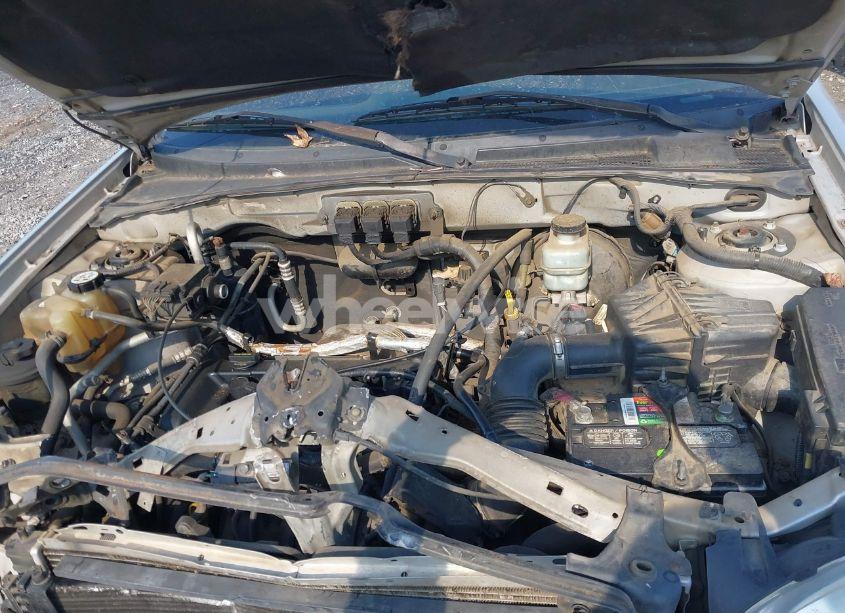 Photo 10 of 2005 Mazda Tribute I (VIN 4F2YZ02Z75KM54858)