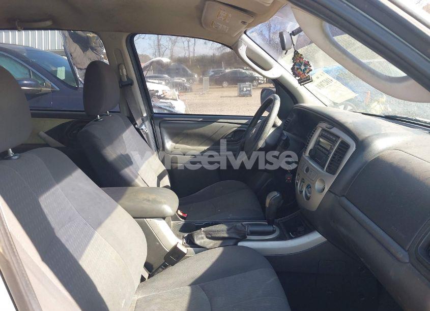 Photo 5 of 2005 Mazda Tribute I (VIN 4F2YZ02Z75KM54858)