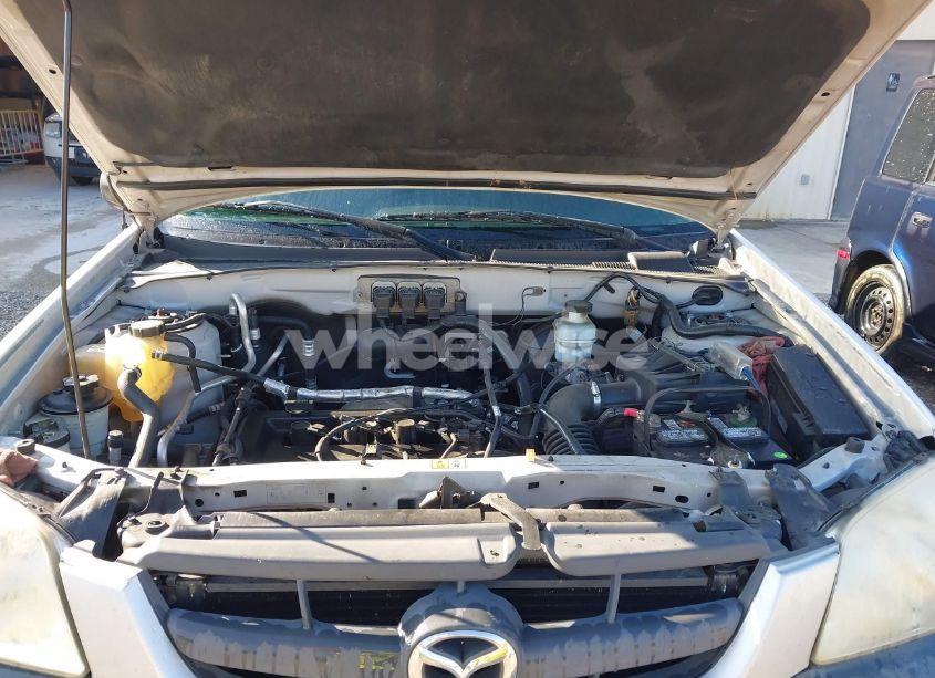 Photo 10 of 2005 Mazda Tribute I (VIN 4F2YZ02Z95KM15236)