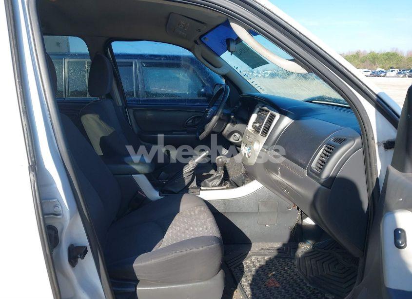 Photo 5 of 2005 Mazda Tribute I (VIN 4F2YZ02Z95KM15236)