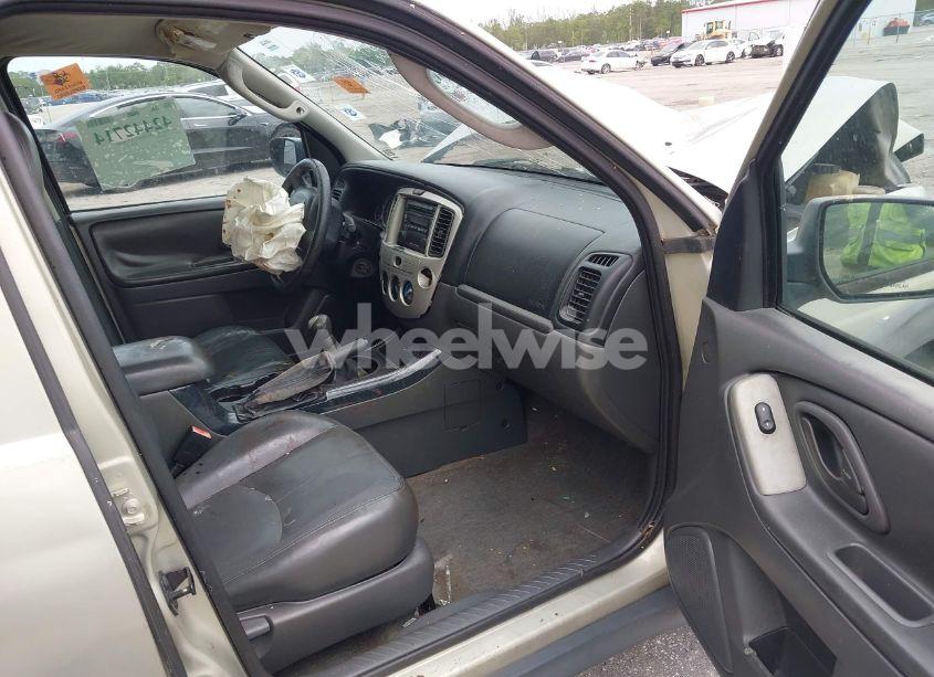 Photo 5 of 2006 Mazda Tribute I (VIN 4F2YZ02Z96KM02679)