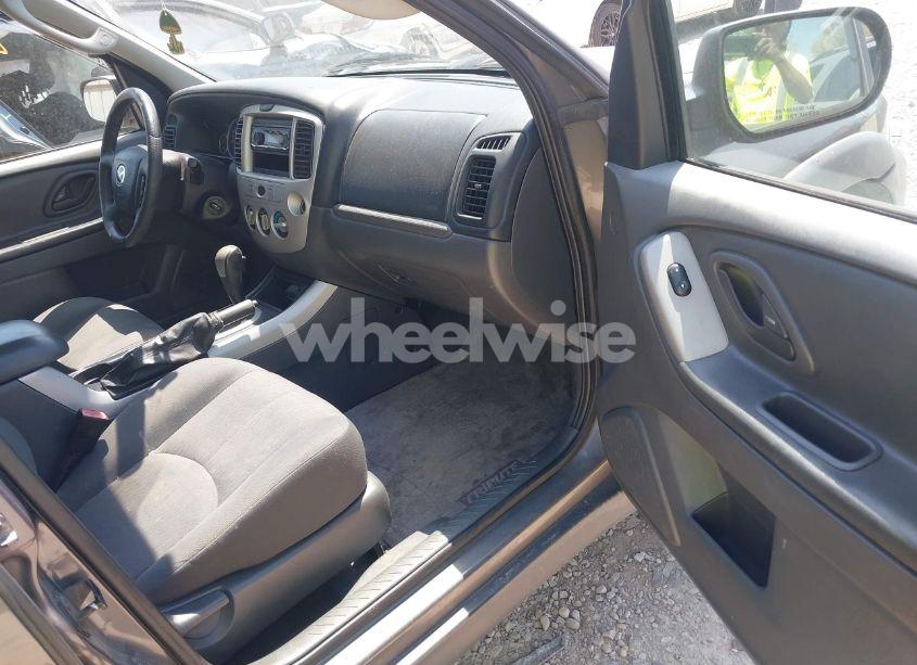 Photo 5 of 2006 Mazda Tribute I (VIN 4F2YZ02ZX6KM05624)