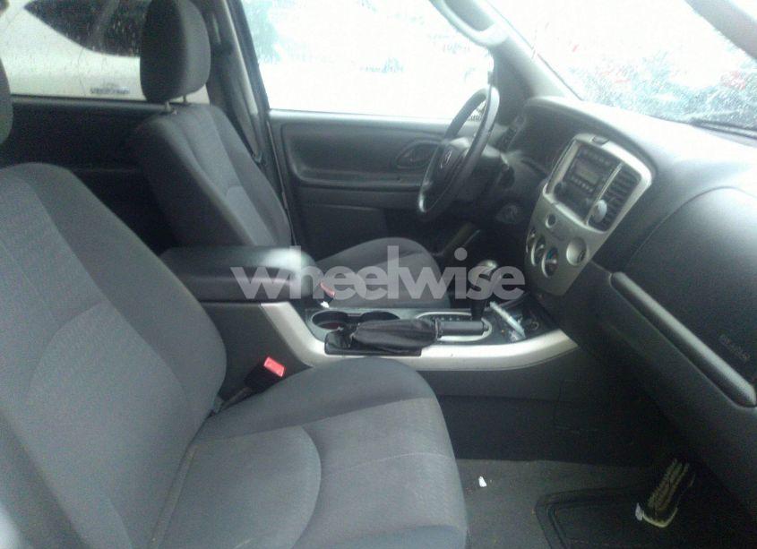 Photo 5 of 2006 Mazda Tribute I (VIN 4F2YZ02ZX6KM29048)