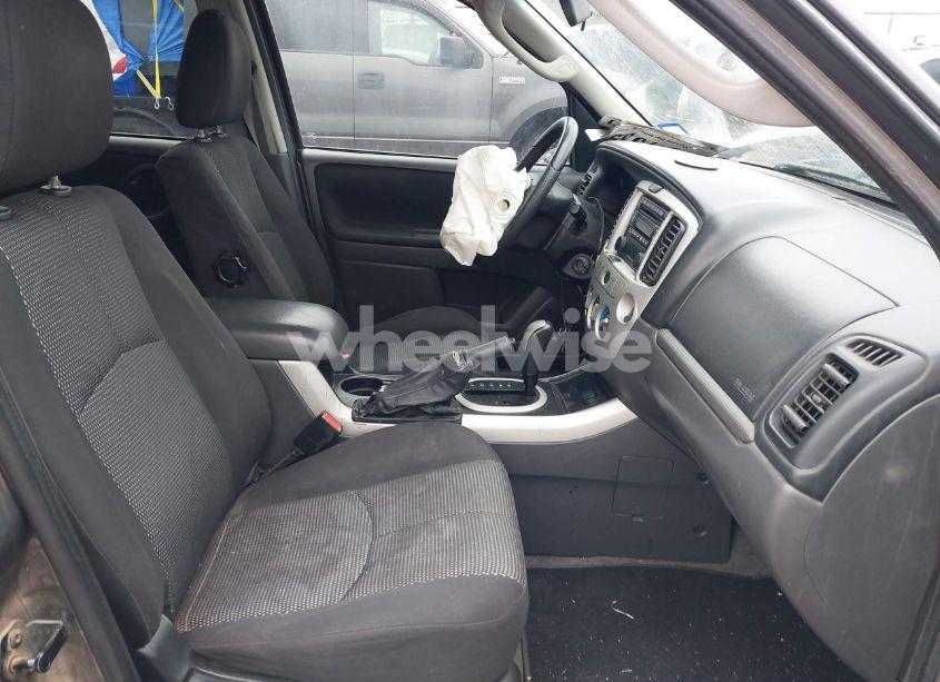 Photo 5 of 2005 Mazda Tribute S (VIN 4F2YZ04115KM49811)