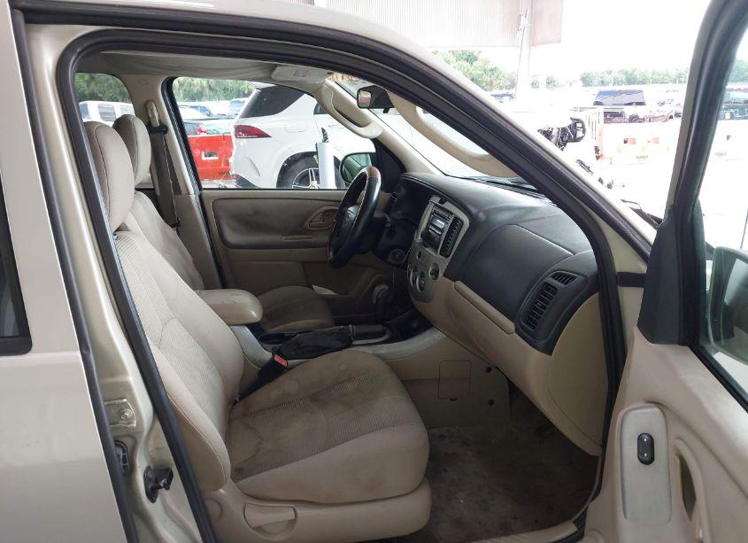 Photo 5 of 2005 Mazda Tribute S (VIN 4F2YZ04115KM65216)