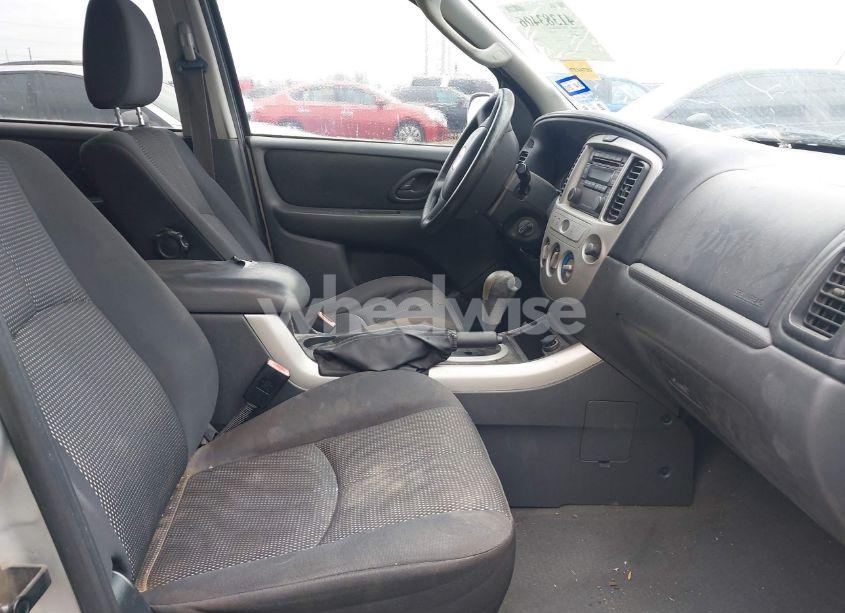 Photo 5 of 2005 Mazda Tribute S (VIN 4F2YZ04125KM17093)