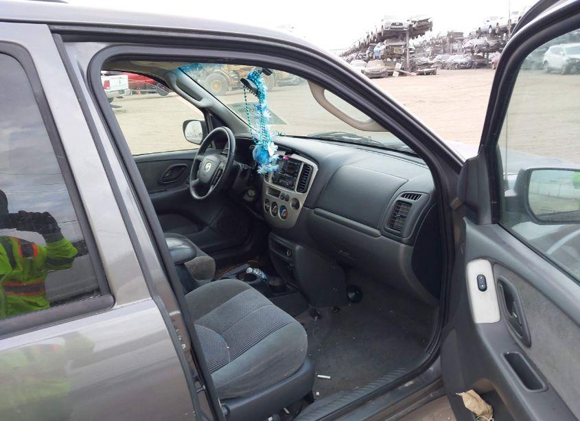 Photo 5 of 2004 Mazda Tribute LX V6 (VIN 4F2YZ04134KM03556)