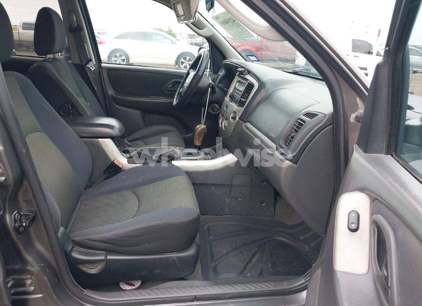 Photo 5 of 2005 Mazda Tribute S (VIN 4F2YZ04135KM05678)