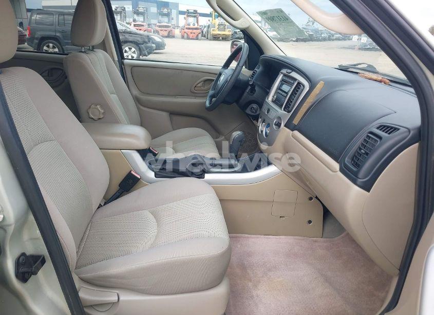 Photo 5 of 2005 Mazda Tribute S (VIN 4F2YZ04155KM08890)