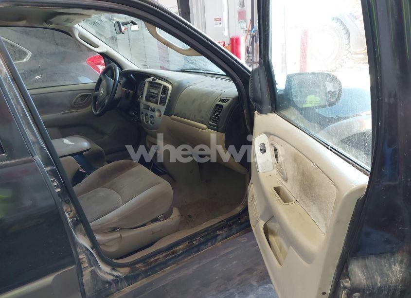 Photo 5 of 2004 Mazda Tribute LX V6 (VIN 4F2YZ04164KM10078)