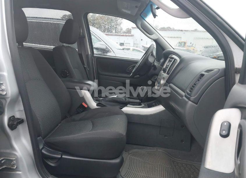 Photo 5 of 2005 Mazda Tribute S (VIN 4F2YZ04165KM42563)