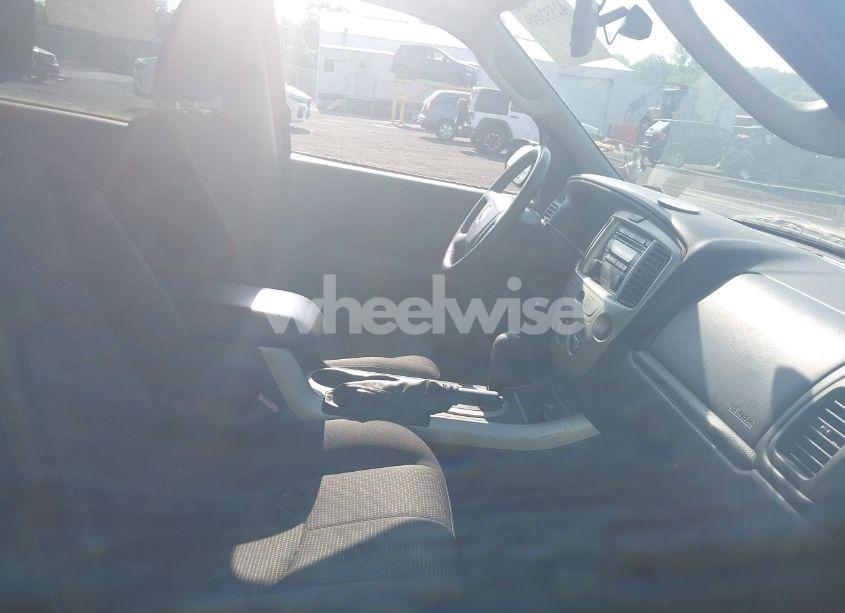 Photo 5 of 2006 Mazda Tribute S (VIN 4F2YZ94106KM12805)