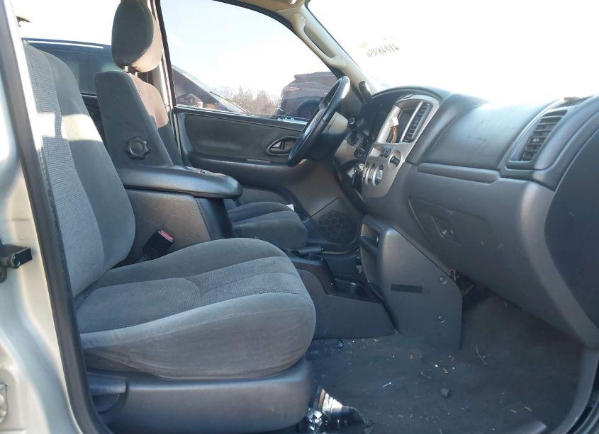 Photo 5 of 2004 Mazda Tribute LX V6 (VIN 4F2YZ94134KM05537)