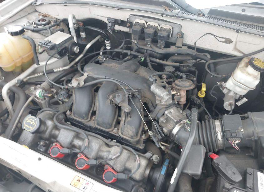 Photo 10 of 2005 Mazda Tribute S (VIN 4F2YZ94195KM44148)