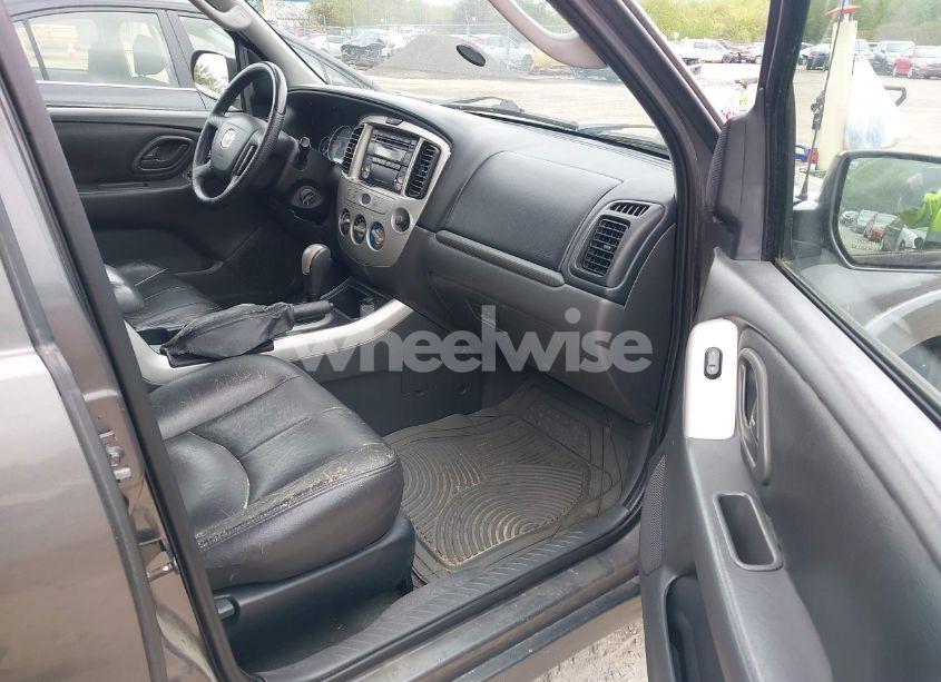 Photo 5 of 2005 Mazda Tribute S (VIN 4F2YZ941X5KM17220)