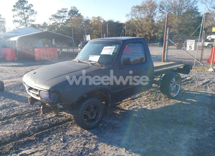 Photo 2 of 1997 Mazda B2300 SE (VIN 4F4CR12A6VTM06442)