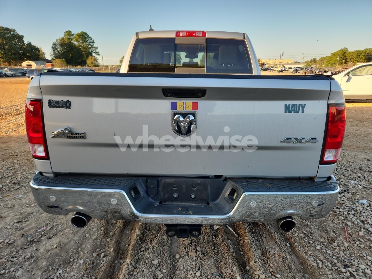 Photo 6 of 2016 RAM 1500 SLT (VIN 4F4YR12D15PM04722)