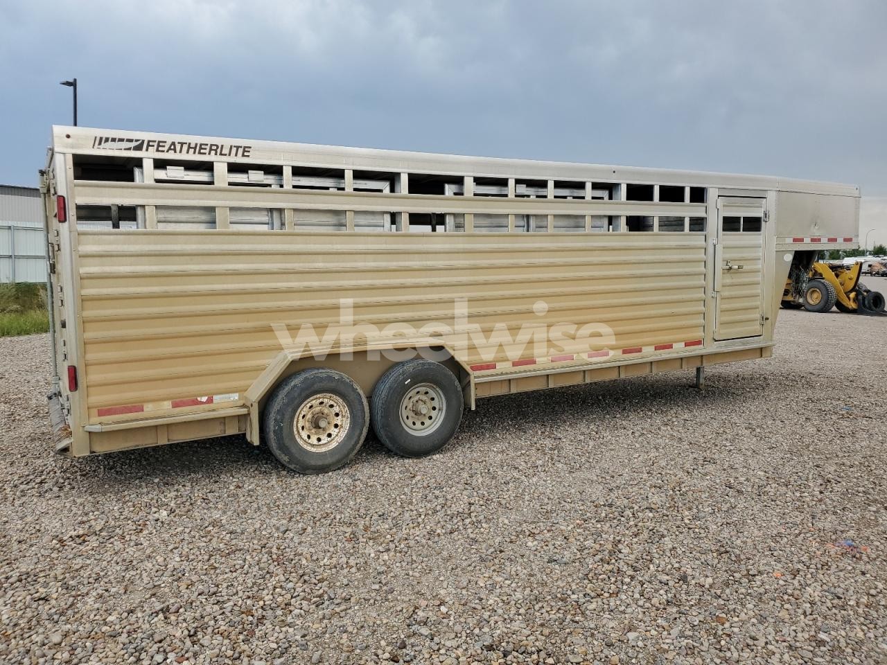 Photo 4 of 2012 FEATHERLITE 8127 LIVESTOCK TRAILER (VIN 4FGB22423CC121144)