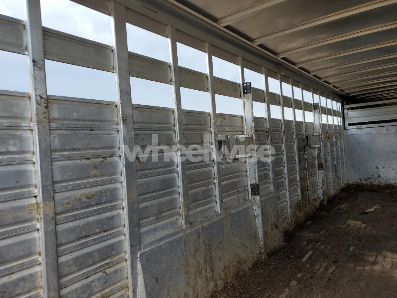 Photo 5 of 2012 FEATHERLITE 8127 LIVESTOCK TRAILER (VIN 4FGB22423CC121144)