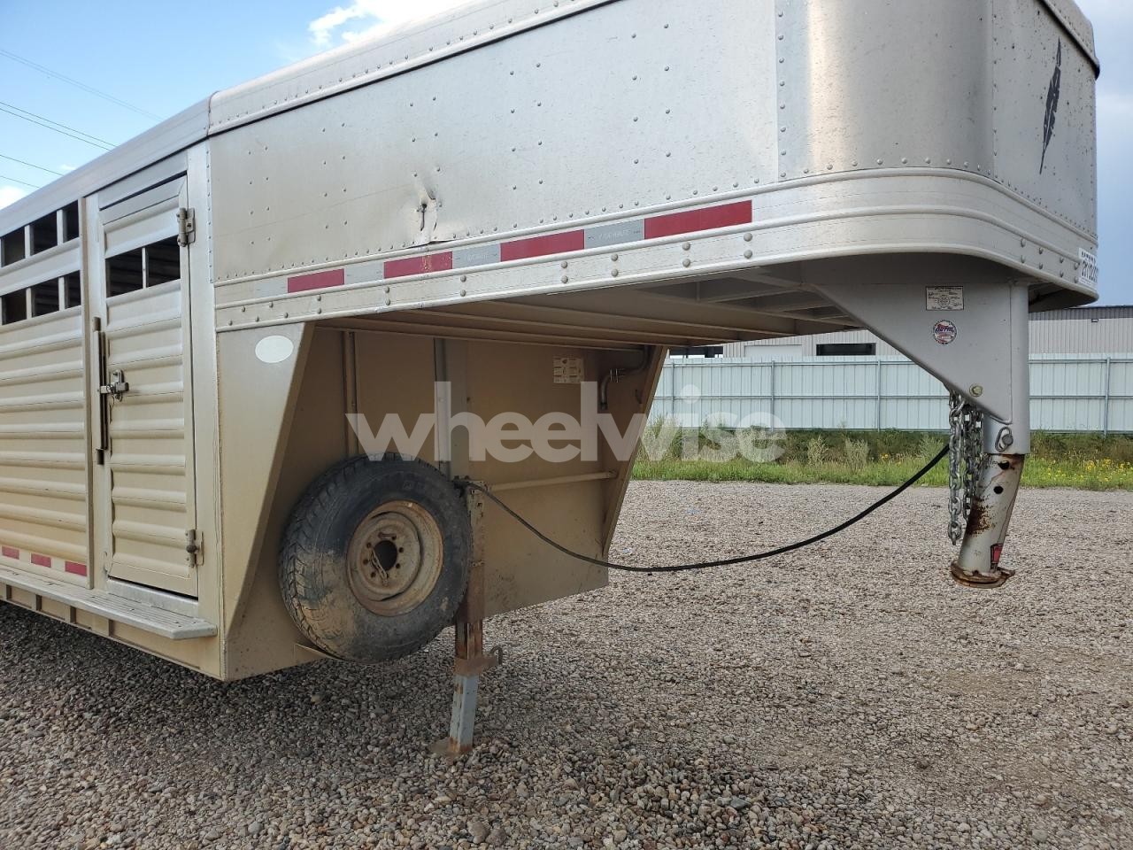 Photo 9 of 2012 FEATHERLITE 8127 LIVESTOCK TRAILER (VIN 4FGB22423CC121144)