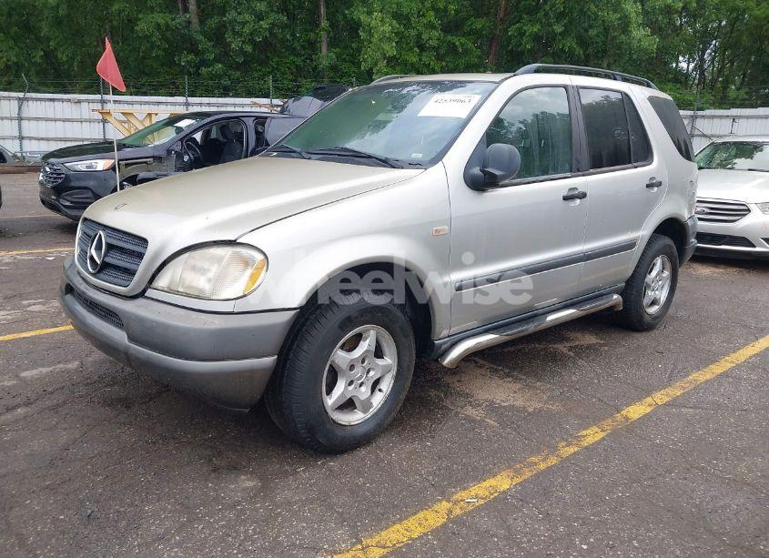 Photo 2 of 1999 Mercedes-benz Ml 320 (VIN 4JGAB54E0XA073595)