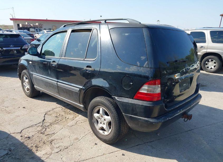 Photo 3 of 1999 Mercedes-benz Ml 320 (VIN 4JGAB54E0XA090218)