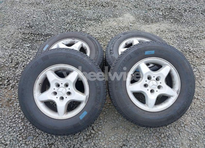 Photo 12 of 1999 Mercedes-benz Ml 320 (VIN 4JGAB54E0XA132287)