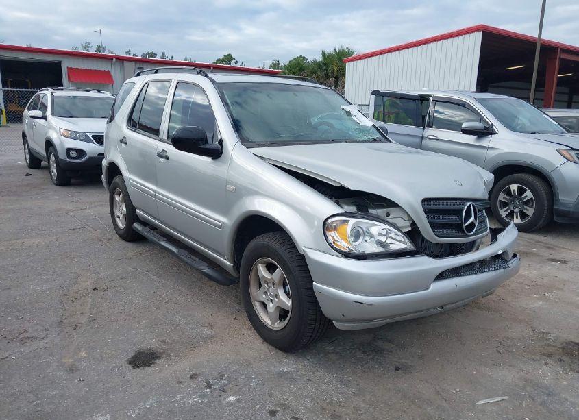 1999 Mercedes-benz Ml 320 (VIN 4JGAB54E1XA117586) main photo