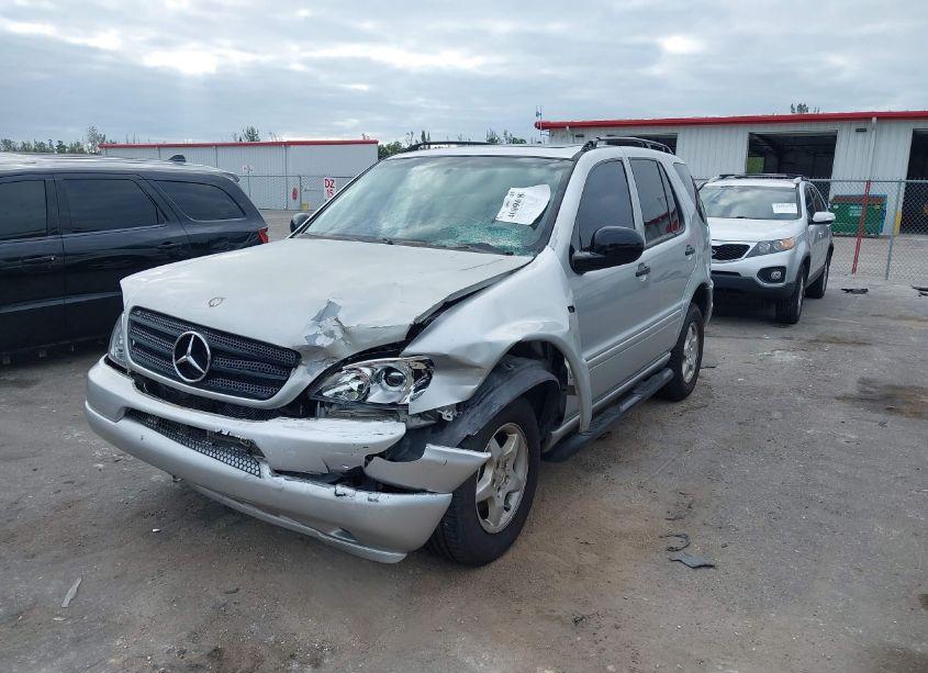 Photo 6 of 1999 Mercedes-benz Ml 320 (VIN 4JGAB54E1XA117586)